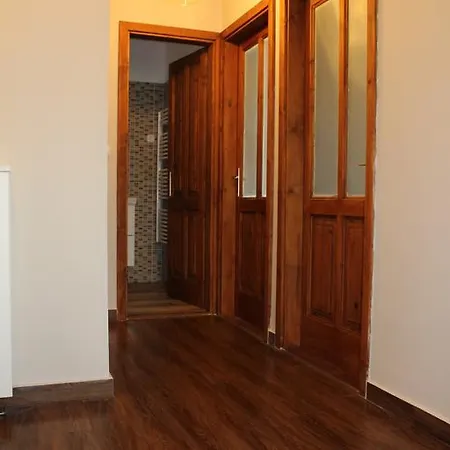 Petita Apartman شقة
